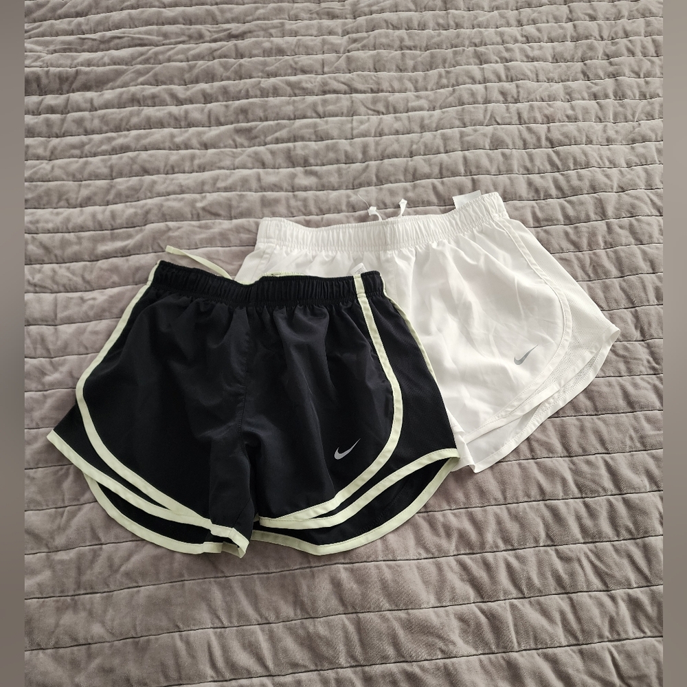 Set of 2 shorts Nike shorts size Small